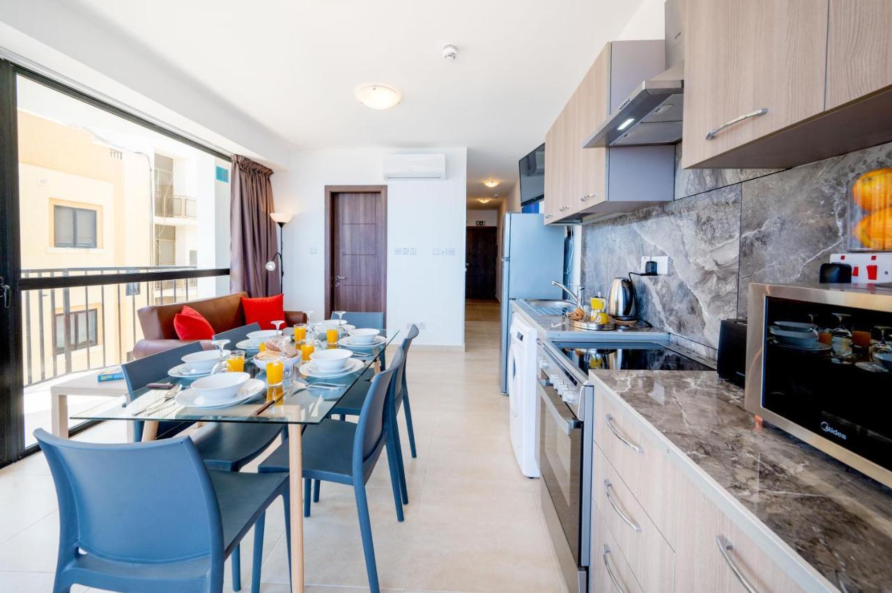 Islet Promenade Seafront Apartment With Large Corner Terrace By Getawaysmalta St. Paul's Bay Exterior photo